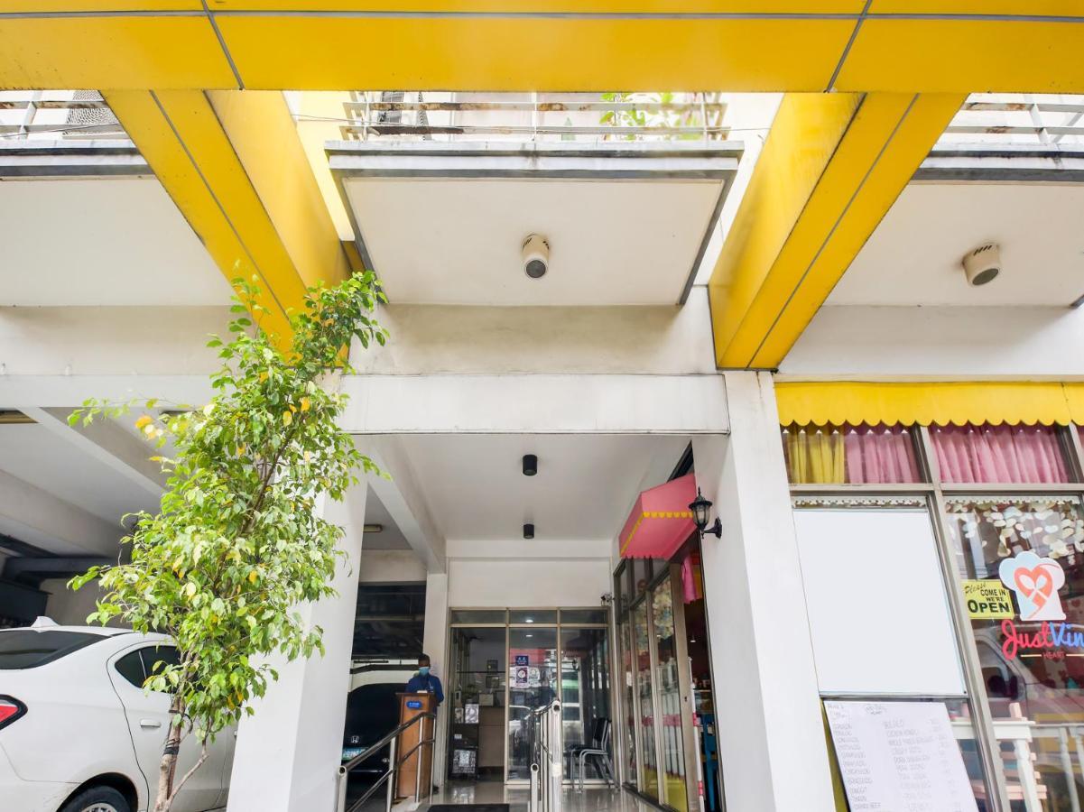 Oyo 893 Dian Suites Makati Manila Exterior foto