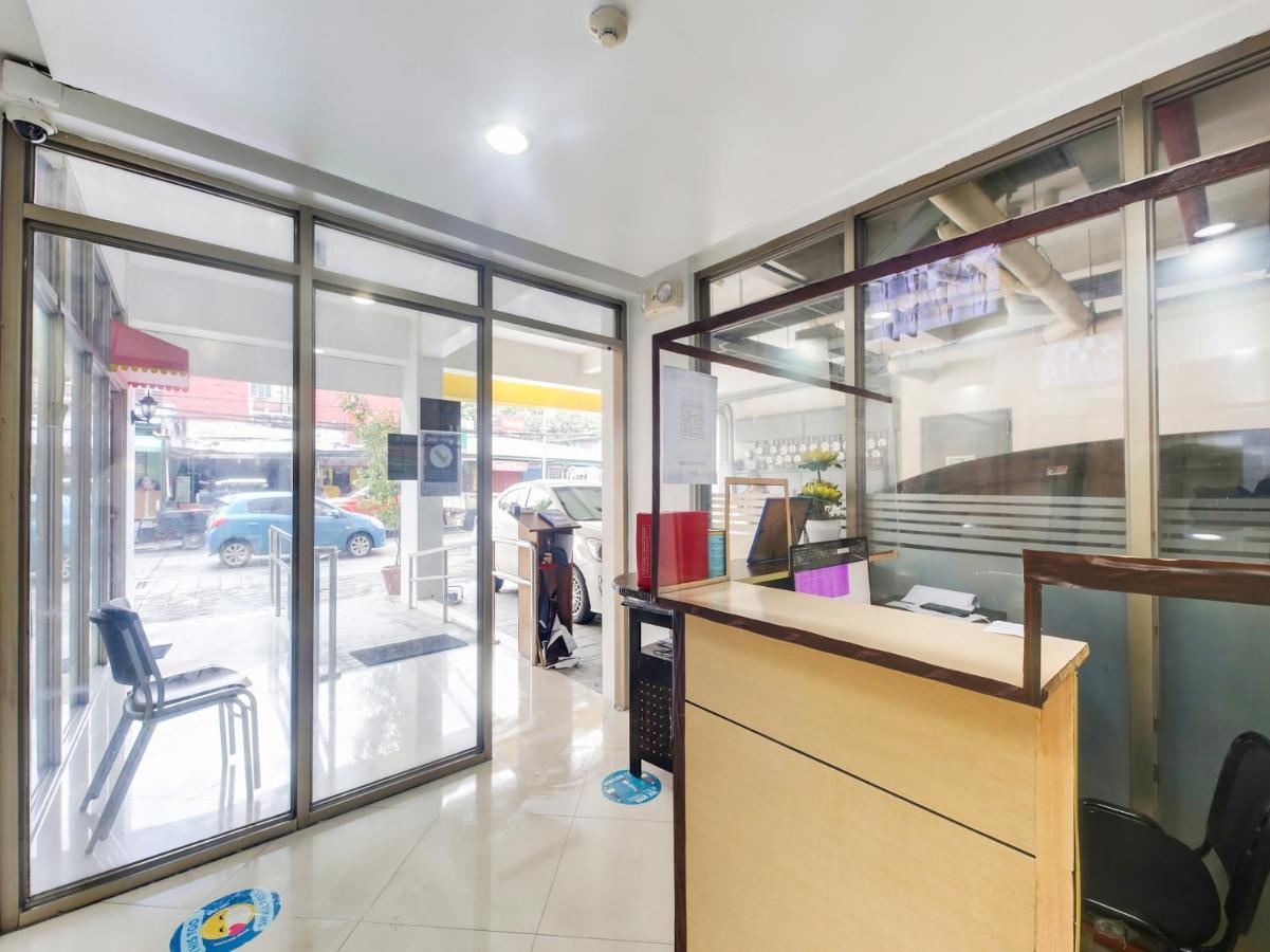 Oyo 893 Dian Suites Makati Manila Exterior foto