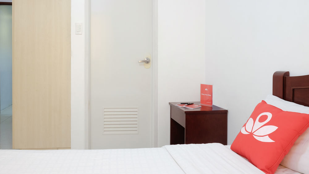Oyo 893 Dian Suites Makati Manila Exterior foto