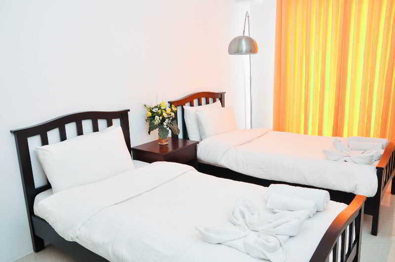 Oyo 893 Dian Suites Makati Manila Exterior foto